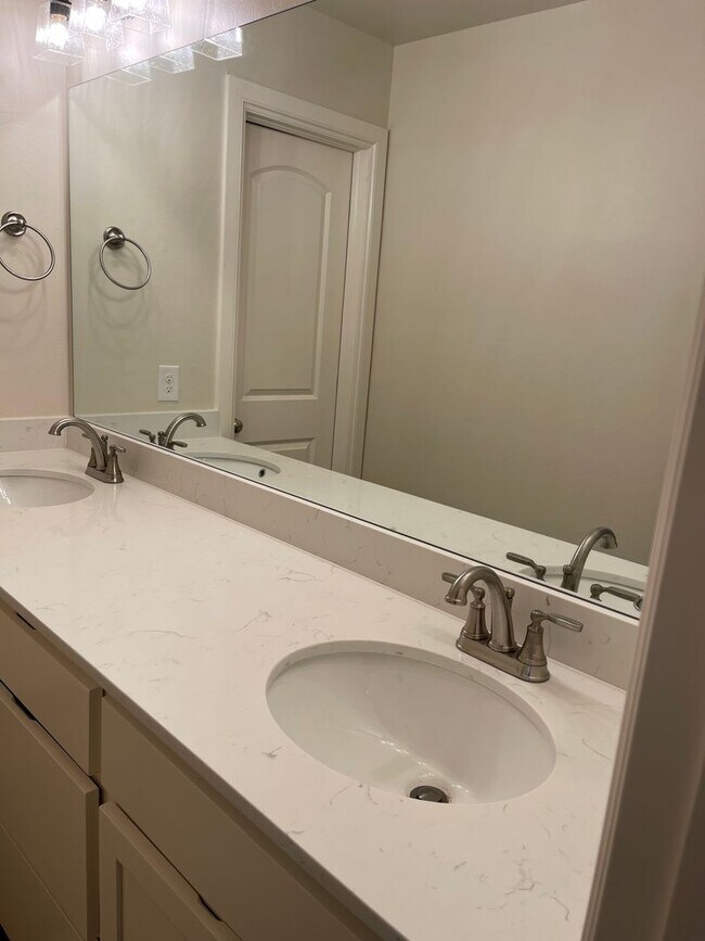 Building Photo - *Fully Furnished* 4 bedroom, 2.5 bathroom, 2 car garage Gated Neighborhood
