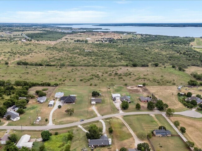 Building Photo - 9395 Green Springs Cir
