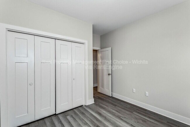 Building Photo - 3521 W 45th St S