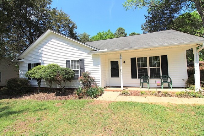 Building Photo - 3 Bedroom Home in Monroe!