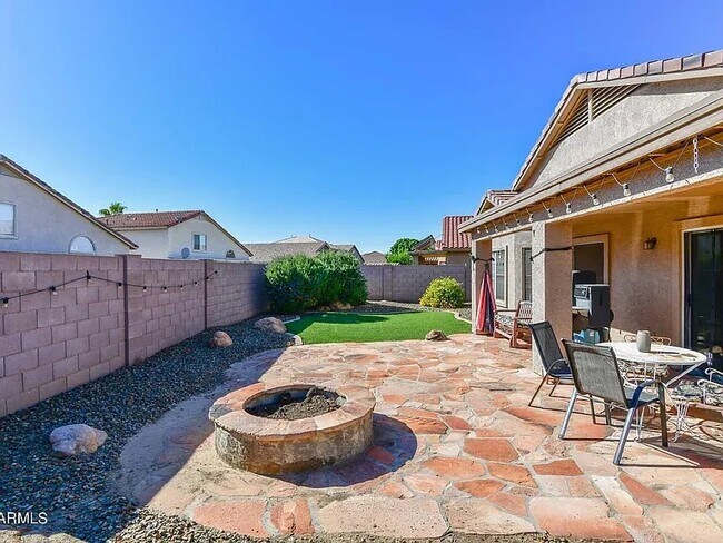 Building Photo - 15749 W Ventura St