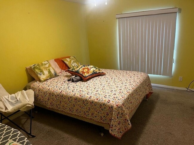 Building Photo - 10 SE Hermosa Ln