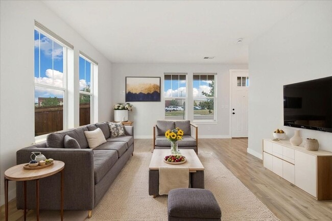 Building Photo - Outstanding Townhome W/ Large 3 Bed- 2.5 Bath and 2-Car Garage!