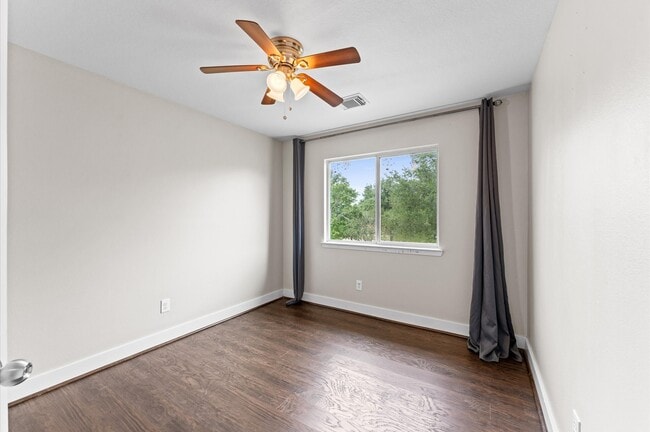 Building Photo - 7419 Ravenswood