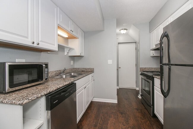 Building Photo - 3 Bedroom/2.5 Bath Westlake!! Condo living...