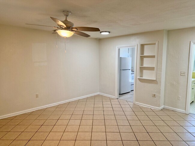 Building Photo - Amazing 2/1 so Close to the Ocean that you...