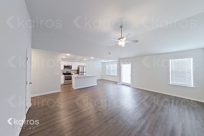 Building Photo - 205 Redwood Ct