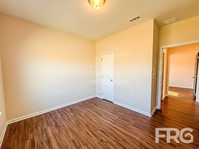 Building Photo - 202 Kenison Way