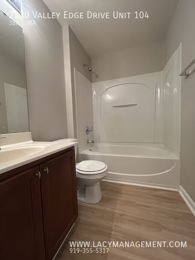 Building Photo - 2230 Valley Edge Dr