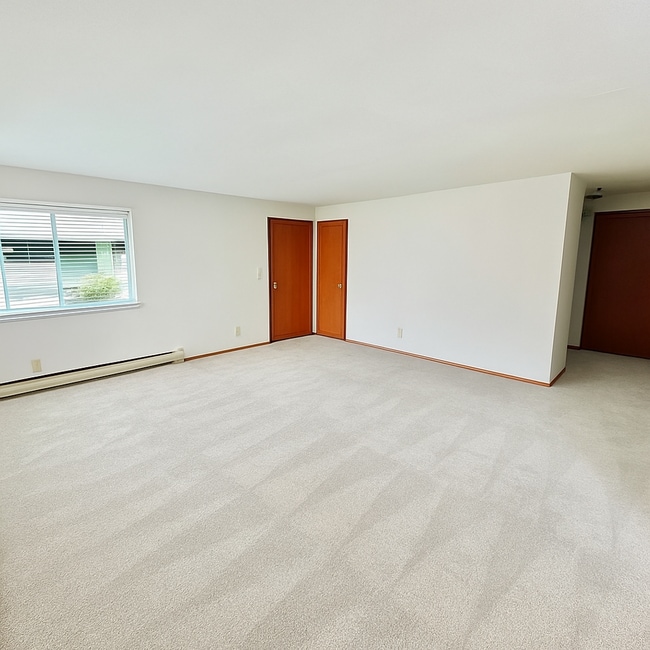 Building Photo - 2Bd/1Ba Seattle Triplex