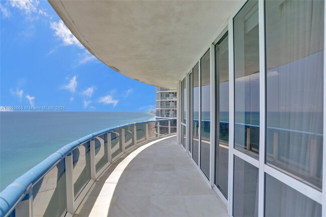 Building Photo - 15811 Collins Ave