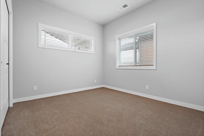 Building Photo - 1520 W Moselle Dr