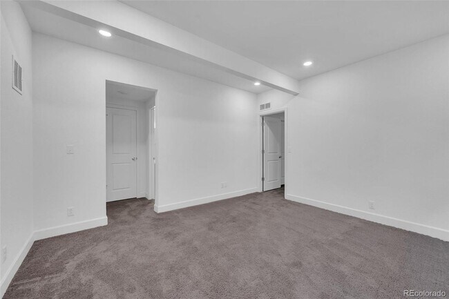 Building Photo - 1094 Anker Dr