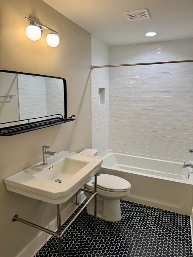 Building Photo - 511 Liberty St