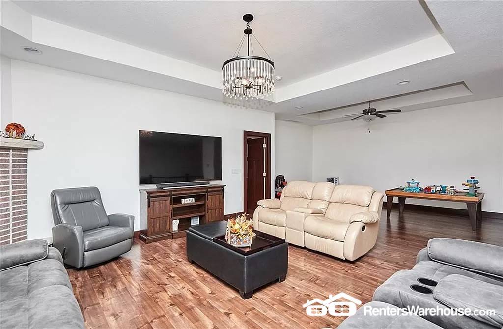 Building Photo - 254 S 91st St