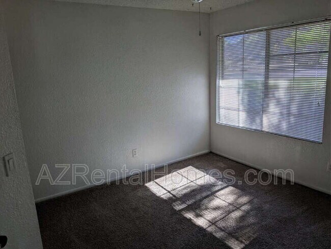 Building Photo - 819 N College Ave