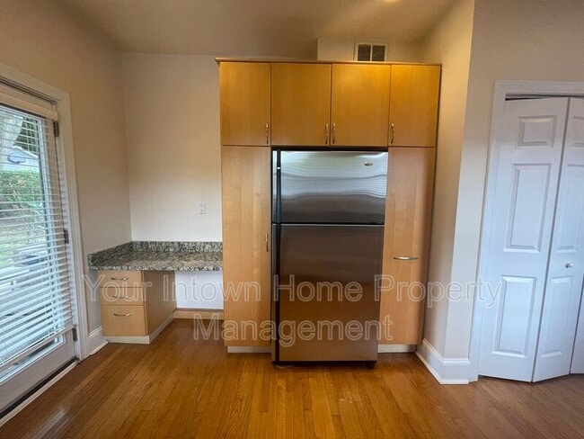 Building Photo - 639 Somerset Terrace NE