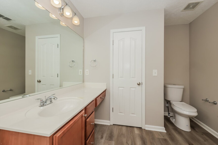 Building Photo - 8900 Ristau Ct