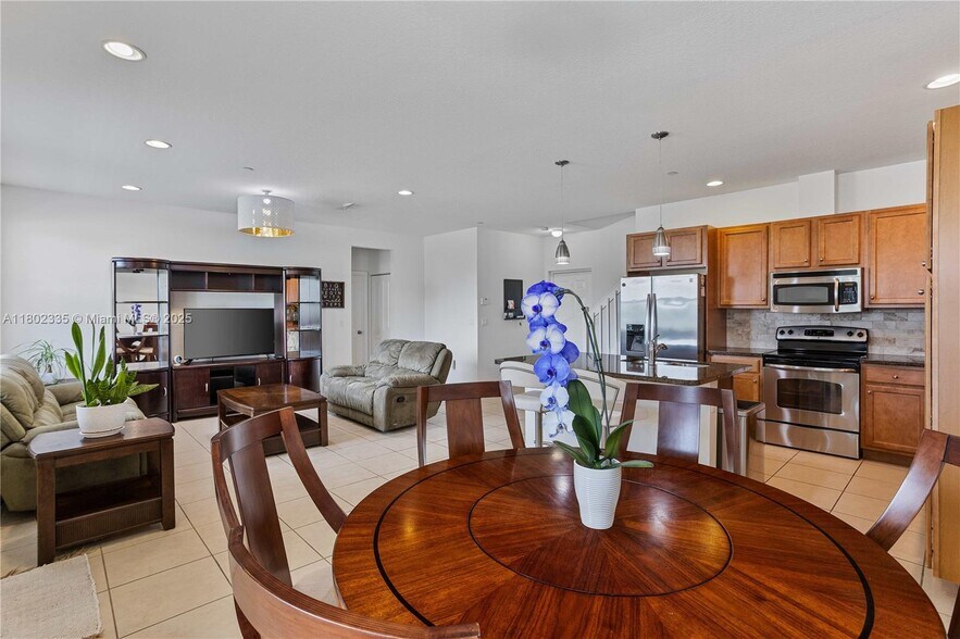 Building Photo - 4023 Cascada Cir