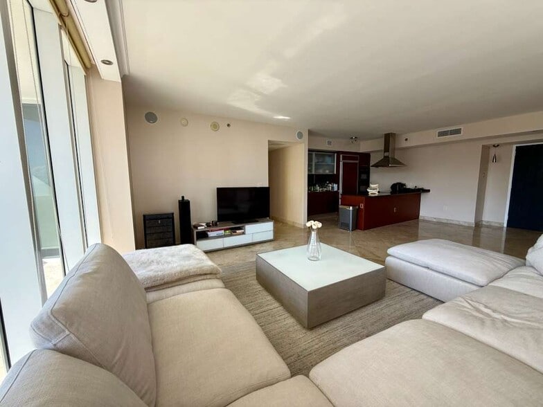 Building Photo - 1850 S Ocean Dr