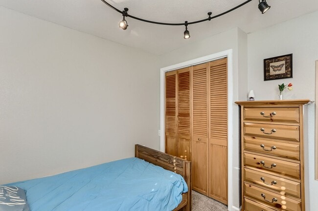 Building Photo - Spacious 5 BDR Lafayette Home - Close to Coal Creek Trail