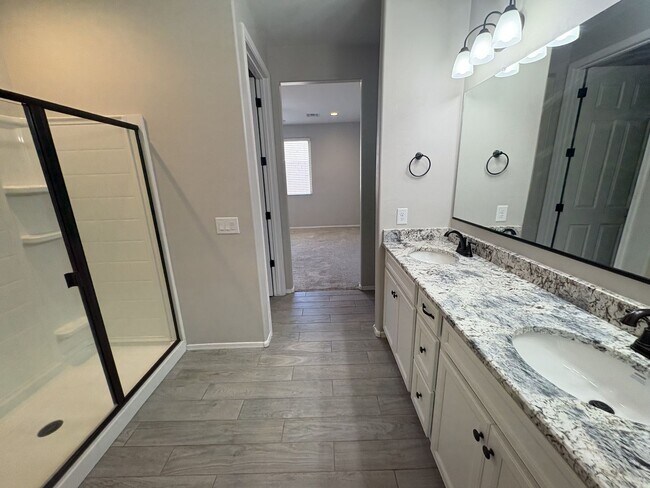 Building Photo - Star Valley Beauty 4 bedroom two bath built in 2023