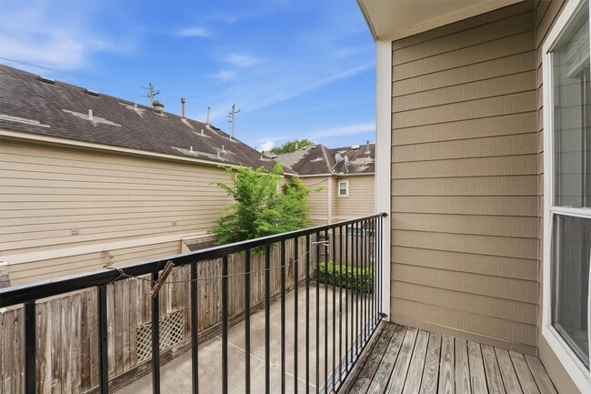 Building Photo - 1507 Sutton St