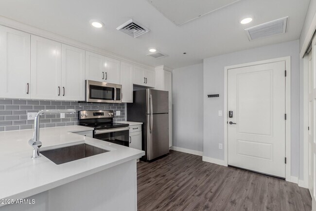 Building Photo - 475 N 9th St