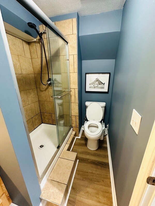 Building Photo - 708 Dallas Rd