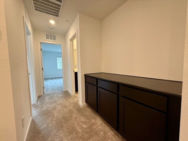 Building Photo - BRAND NEW 3 BED 2.5 BATH 2 BALCONY 2 CAR GARAGE TOWNHOUSE IN HENDERSON FOR RENT!!