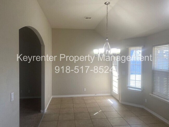 Building Photo - 3-Bed, 2-Bath Large Home in Claremore