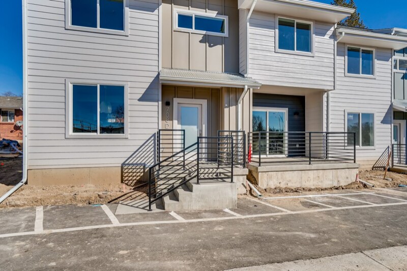 Building Photo - 708 Martin St