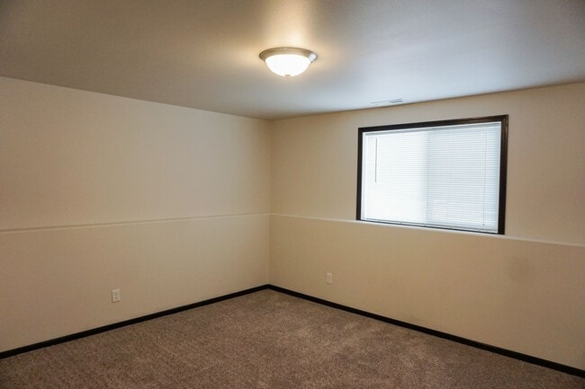 Building Photo - 3 Bed 3 Bath Twin Home