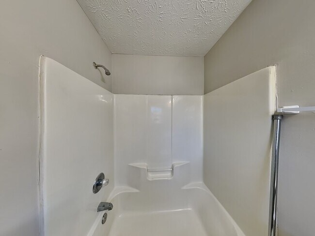 Building Photo - 546 Baron Dr