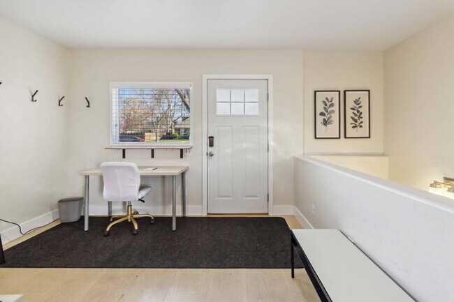 Building Photo - 1815 W Idaho St