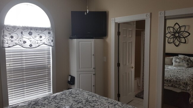 Building Photo - Beautifully furnished 1 bed condo in Myrtlewood community