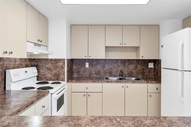 Building Photo - 3945 SW 89th Ave