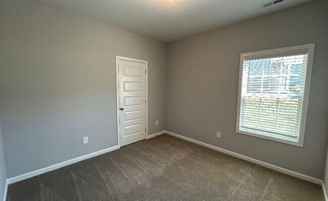 Building Photo - 1027 Echo Rdg Rd