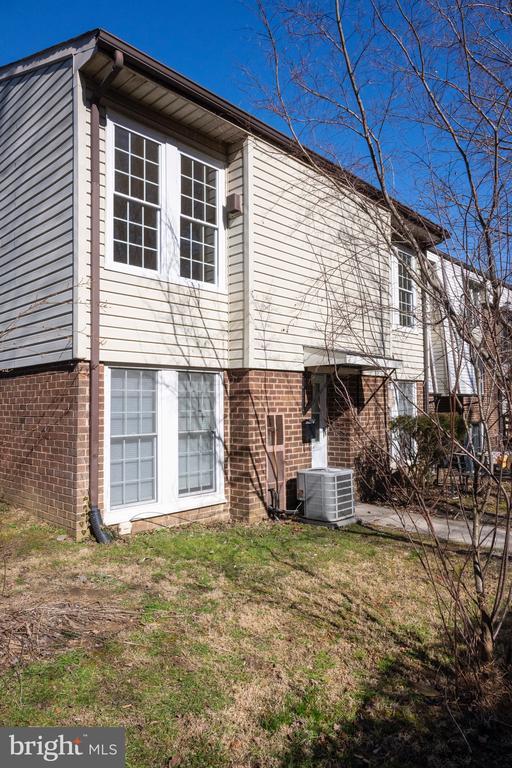 Building Photo - 2201 Strahle St