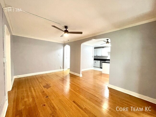 Building Photo - 710 W 48th St