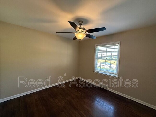 Building Photo - 5047 Howard Pl