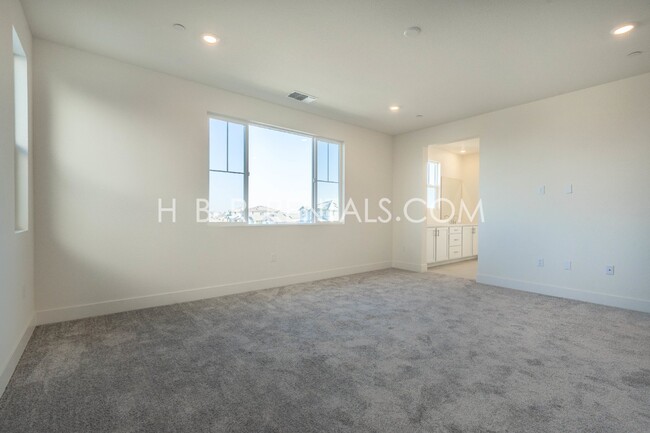 Building Photo - BRAND NEW CONSTRUCTION: Spacious 5-Bed San...