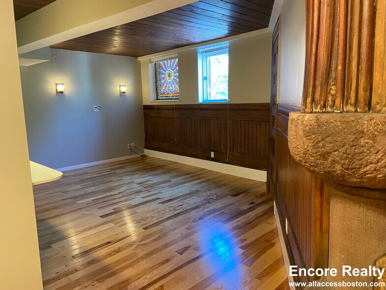 Building Photo - 17 Bow St