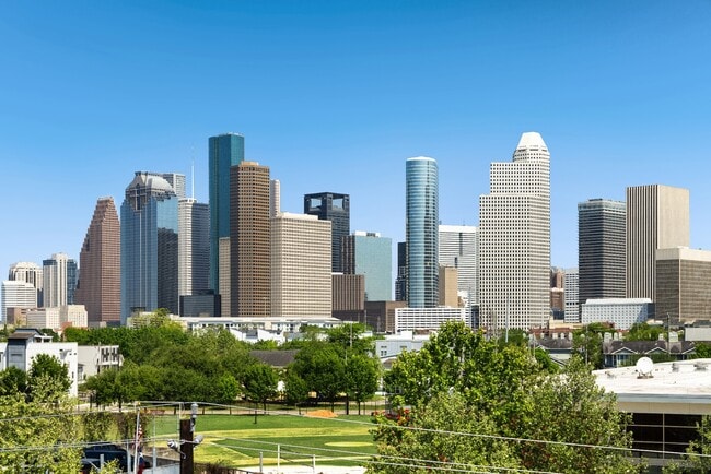 Building Photo - 306 W Pierce St