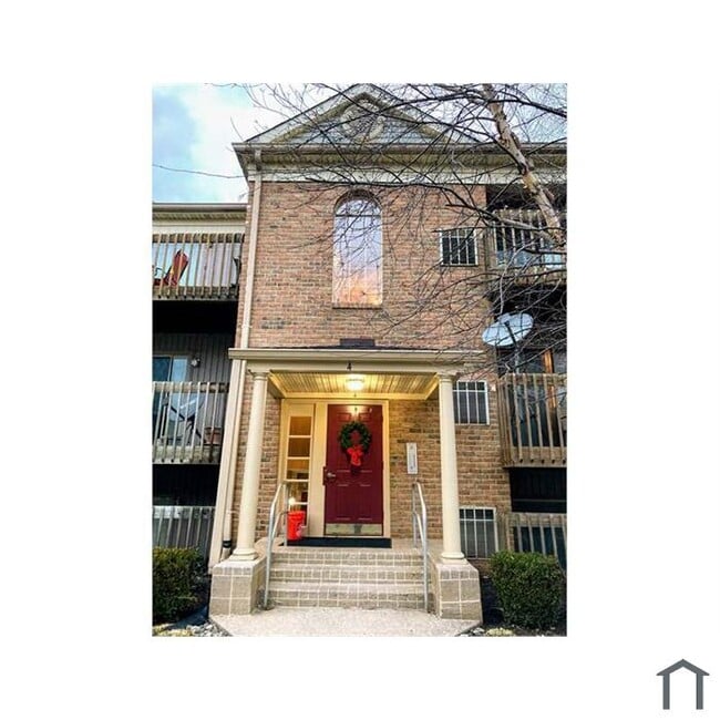 Primary Photo - 4 Banyan Wood Ct