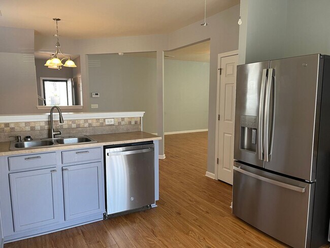 Building Photo - 275 Cameron St