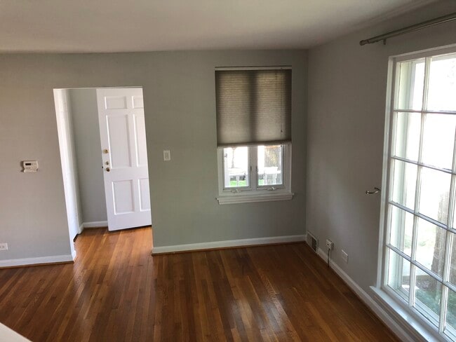 Building Photo - 710 Broadview Ave