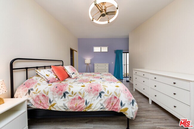 Building Photo - 5848 Hazeltine Ave