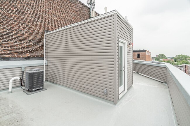 Building Photo - 421 N 39th St