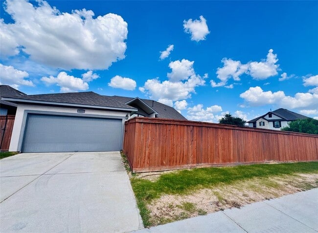 Building Photo - 2605 Brushwood Mdw